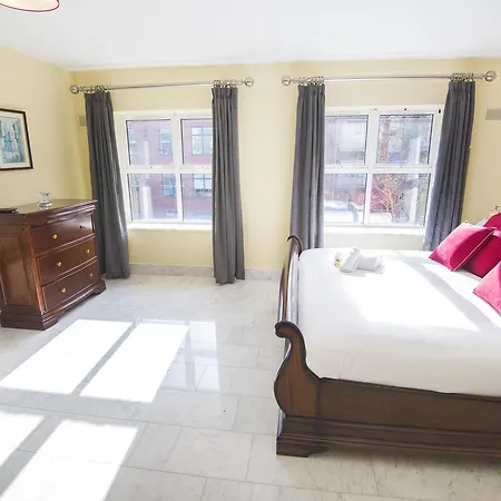 The Sir John Rodgersons Apartment